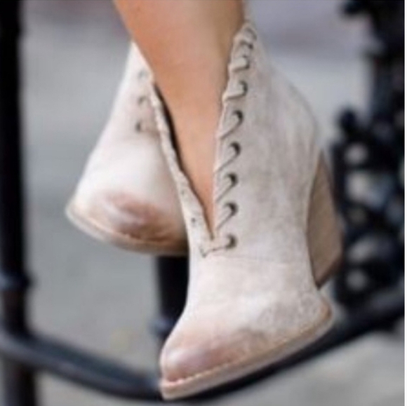 Coconuts by matisse Bamba grey point toe ankle heel bootie - Picture 13 of 13